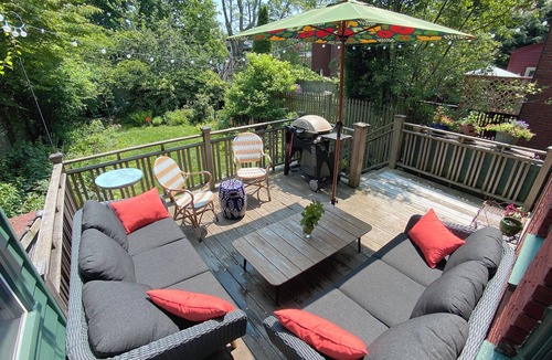 West End House | Stylish & Spacious Townhouse w/Garden, Family-friendly, walk to downtown!