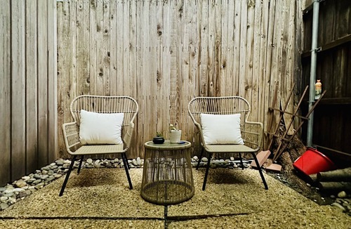 Turtle Creek Condo | Stylish Uptown Dallas Loft: Pet-Friendly, Hi-Fi Sound, Private Patio & Grill