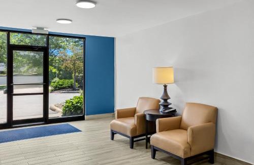 Akron Hotel | Suburban Studios Copley Akron West