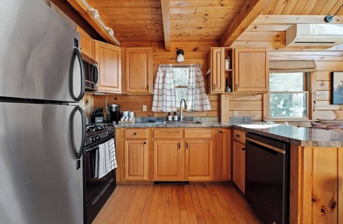 Sugar Hill Cabin | Sugar Hill Hideaway - Theater~Games~Hot Tub~Sauna - 3 br cabin in White Mtns