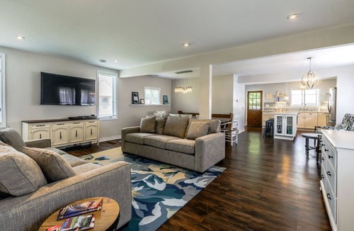 Crystal Beach House | Summer Banks Paradise - 4 Minute walk to Beach, 25 Min drive to Niagara Falls