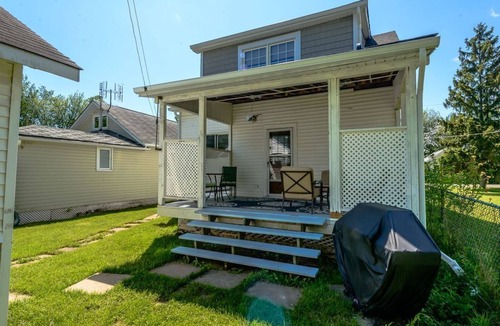 Crystal Beach House | Summer Banks Paradise - 4 Minute walk to Beach, 25 Min drive to Niagara Falls
