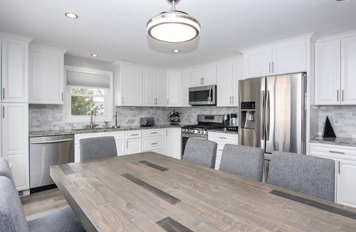 Town of Milo House | Summer Cove: Luxury at the Lake and Wine Trails!