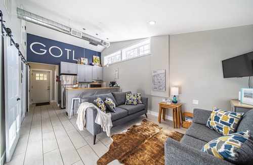 Geneva-on-the-Lake Cottage | Sumner Sands Cottage. A Stylish 3BR Getaway – Walk to GOTL Strip