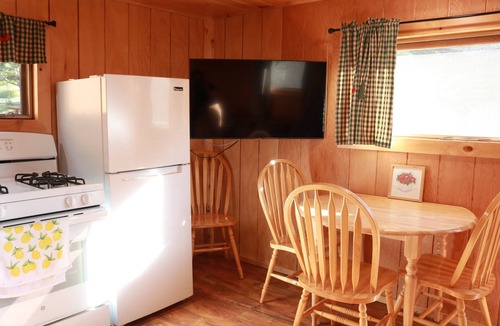 Inlet Cabin | Sun Bear Cabin at The Bears Cottages