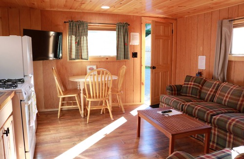 Inlet Cabin | Sun Bear Cabin at The Bears Cottages