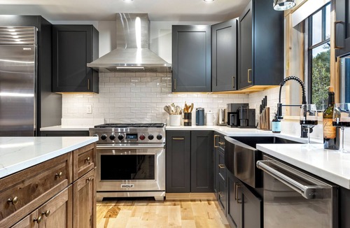 Sunday River Area Ski Chalet | Sunday River, sleeps 14, gym, chefs' kitchen, hot tub, game room, firepit, AC
