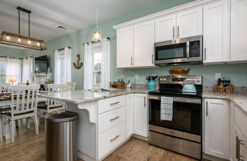 Arundel Cottage | Sunkissed cottage, heated pools, club house, game room, 15 mins to local beaches