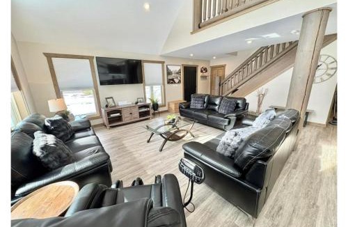 Valemount House | Sunny Peaks