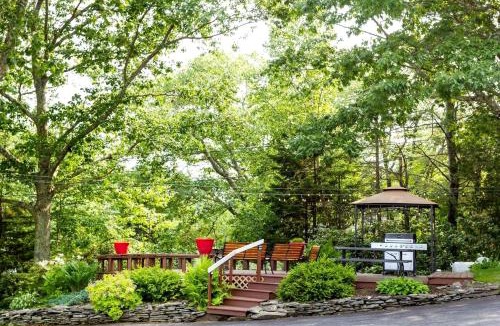 Lincolnville Cabin | Sunny Room with a Private Deck in a Bed and Breakfast near Camden Hills State Park, Maine