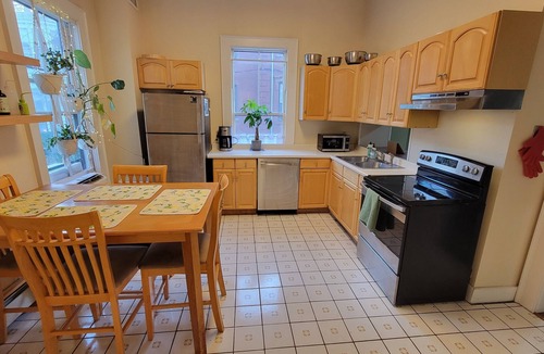 West End Apartment | Sunny West End 1 BR w/High Ceilings & Parking