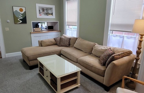 West End Apartment | Sunny West End 1 BR w/High Ceilings & Parking