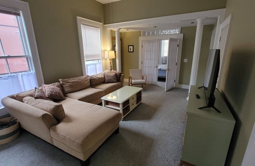 West End Apartment | Sunny West End 1 BR w/High Ceilings & Parking