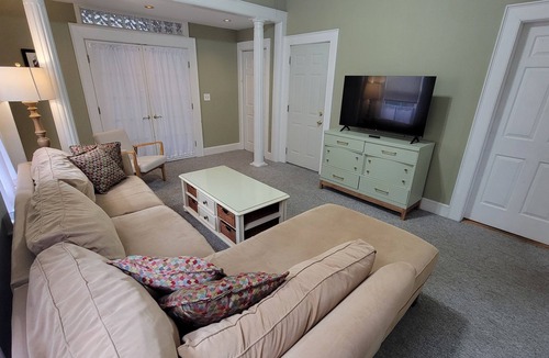 West End Apartment | Sunny West End 1 BR w/High Ceilings & Parking