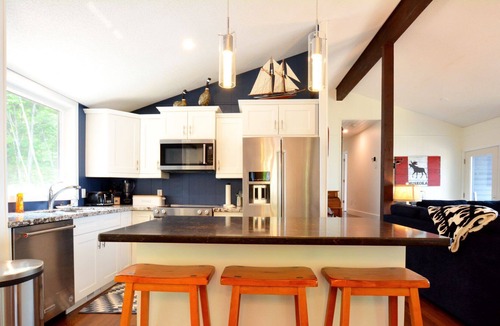 Gravenhurst Cabin | Sunnyside Up Summary: