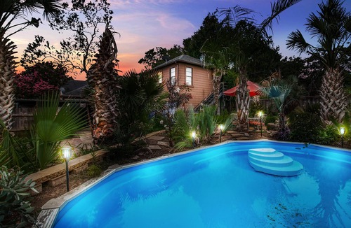 Oak Cliff House | Sunset Bungalow-Pool & Hot Tub near Bishop Arts District.