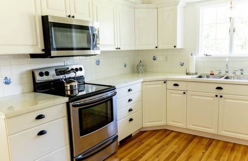 Meadville House | Sunset Cottage: Spacious Vacation Home with Game Room