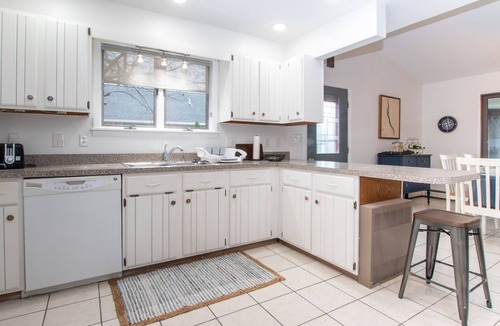 Town of Ledyard House | Sunsets and Wine: "Cayuga Lake - East Side Beauty in Aurora!"