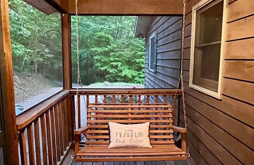 Franklin House | Sunsets in the Smokies. Secluded but not remote. 10 minutes north of Franklin.