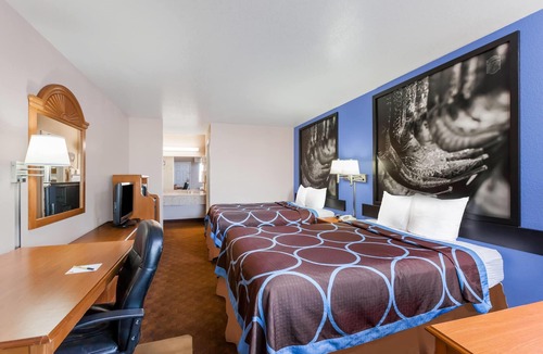 Cleburne Hotel | Super 8 by Wyndham Cleburne