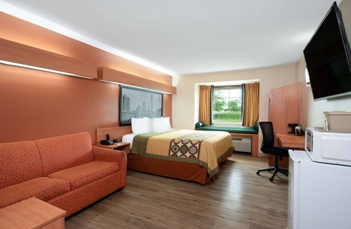 Columbus Hotel | Super 8 by Wyndham Columbus West