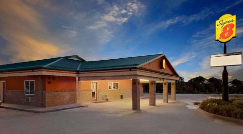 Siloam Springs Hotel | Super 8 by Wyndham Siloam Springs