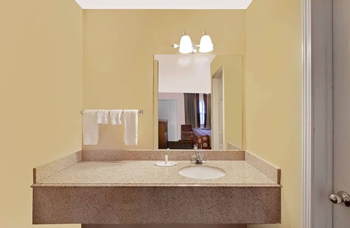 Siloam Springs Hotel | Super 8 by Wyndham Siloam Springs