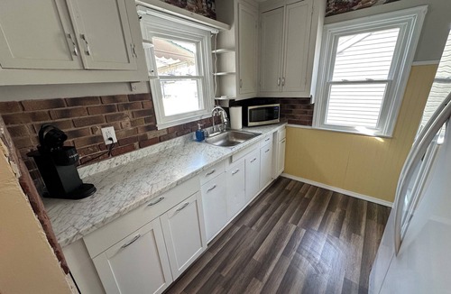 Beaver House | Super Clean 2BR House: Quiet, Safe, Near Hwy, Big TV, Nightlife, Porch, by River