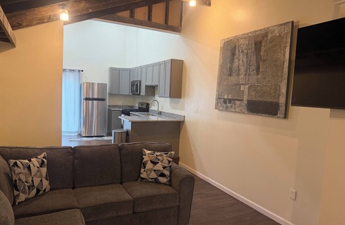 Churchhill House | Superb 2-bedroom country house in charming Pittsburgh with AC