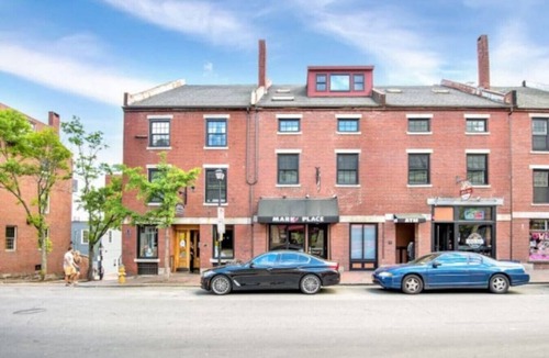 Old Port Apartment | Superb Location! Heart of Old Port-Spacious Apartment