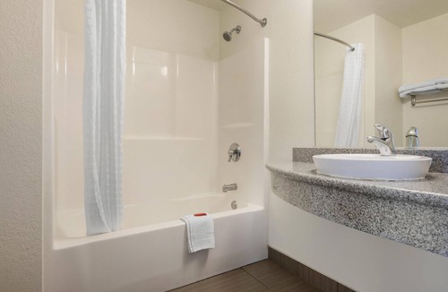 Niagara Falls Hotel | SureStay Plus Hotel by Best Western Niagara Falls East