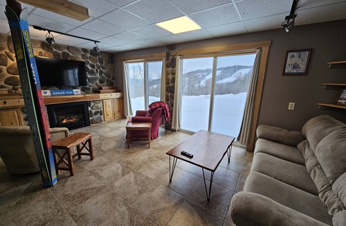 Swain Apartment | Swain Hill Hideaway offers beautiful ski area view. Accommodates 4 guests.