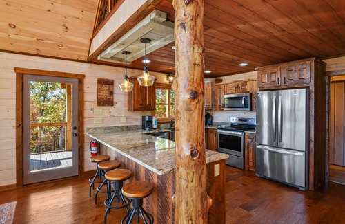 Mineral Bluff Cabin | Sweeping Mountain Views! Secluded, Fire pit, Hot tub, Gas Fireplaces, Game Room!