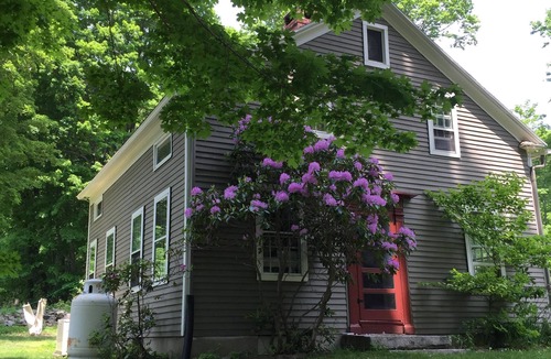 Cornwall Bridge House | Sweet Beehive Cottage/Berkshire Foothills. Minimum 15 days