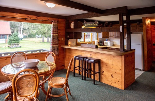 Stony Creek Cabin | Sweet Chalet by the Lake!