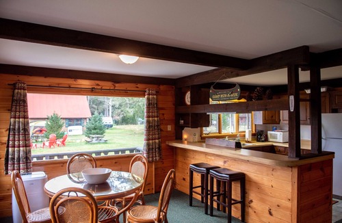 Stony Creek Cabin | Sweet Chalet by the Lake!