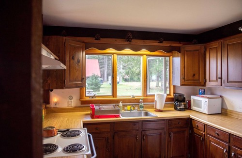 Stony Creek Cabin | Sweet Chalet by the Lake!