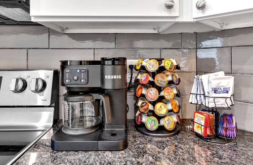Columbus House | Sweet Retreat in NW Columbus- Perfect for your Labor Day Getaway!