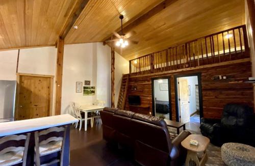 Boles House | Sweet Spacious Loft Perfect for Outdoor and Nature Lovers in Arkansas