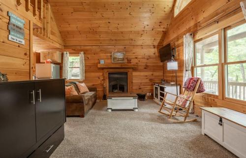 Shell Knob House | Table Rock Lake Cabin - Lake-Pool-Hot Tub