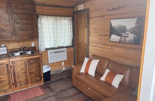 Eagle Rock Cabin | Table Rock Tiny Home Mill Creek Cabin