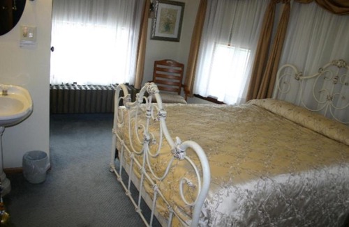 Salamanca Bed & Breakfast | Tarry Here Mansion Bed & Breakfast