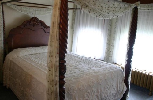 Salamanca Bed & Breakfast | Tarry Here Mansion Bed & Breakfast