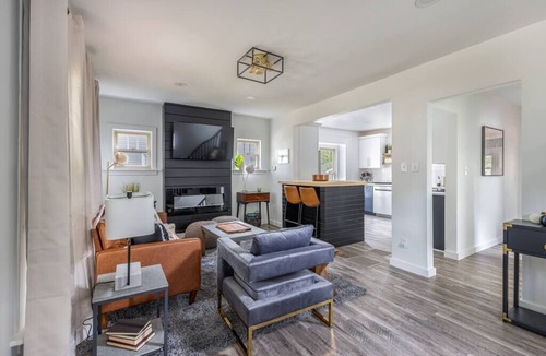 Highland Square House | The Akron Retreat - Modern 3-Bedroom Oasis in Akron’s Vibrant Highland Square
