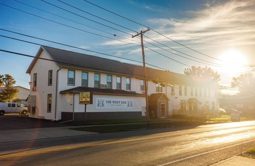 Hamburg Apartment | The Americana Room at The West End Inn