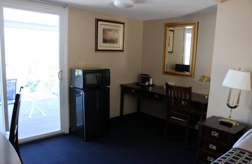 Watkins Glen Hotel | The Anchor Inn and Marina