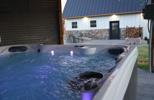 Jasper County House | The Barn 2 Queen Bed 2 Full Bath