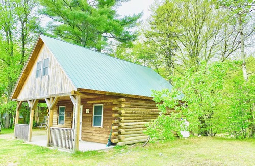 Twin Mountain Cabin | The Bear Lodge Cabin - A rustic retreat on the Ammonoosuc River