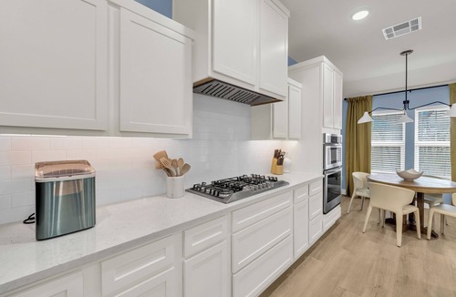 Bella Vista House | The Bella Muse - 3-Bedroom House W/Hot Tub close to Bike Trails