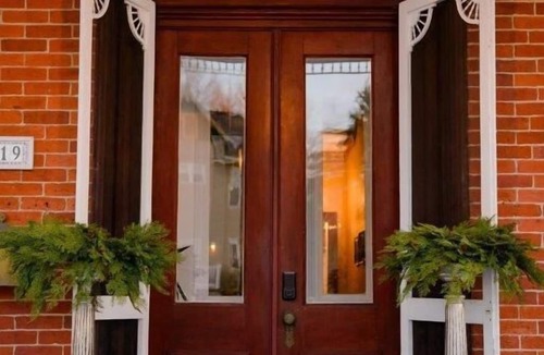 Mercer House | "The Big Brickhouse" - Entire House Rental